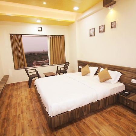 Hotel Vraj Inn Dwārka エクステリア 写真