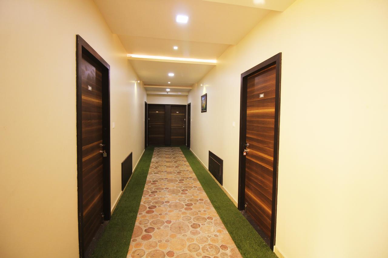 Hotel Vraj Inn Dwārka エクステリア 写真
