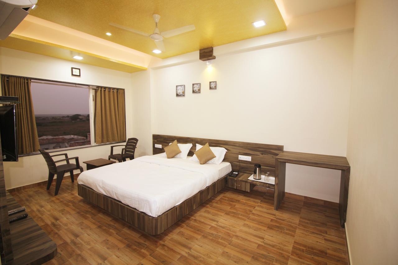 Hotel Vraj Inn Dwārka エクステリア 写真