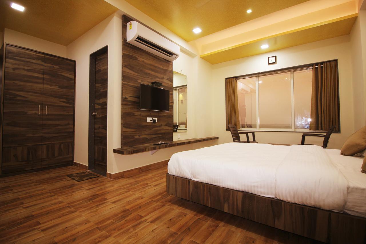 Hotel Vraj Inn Dwārka エクステリア 写真
