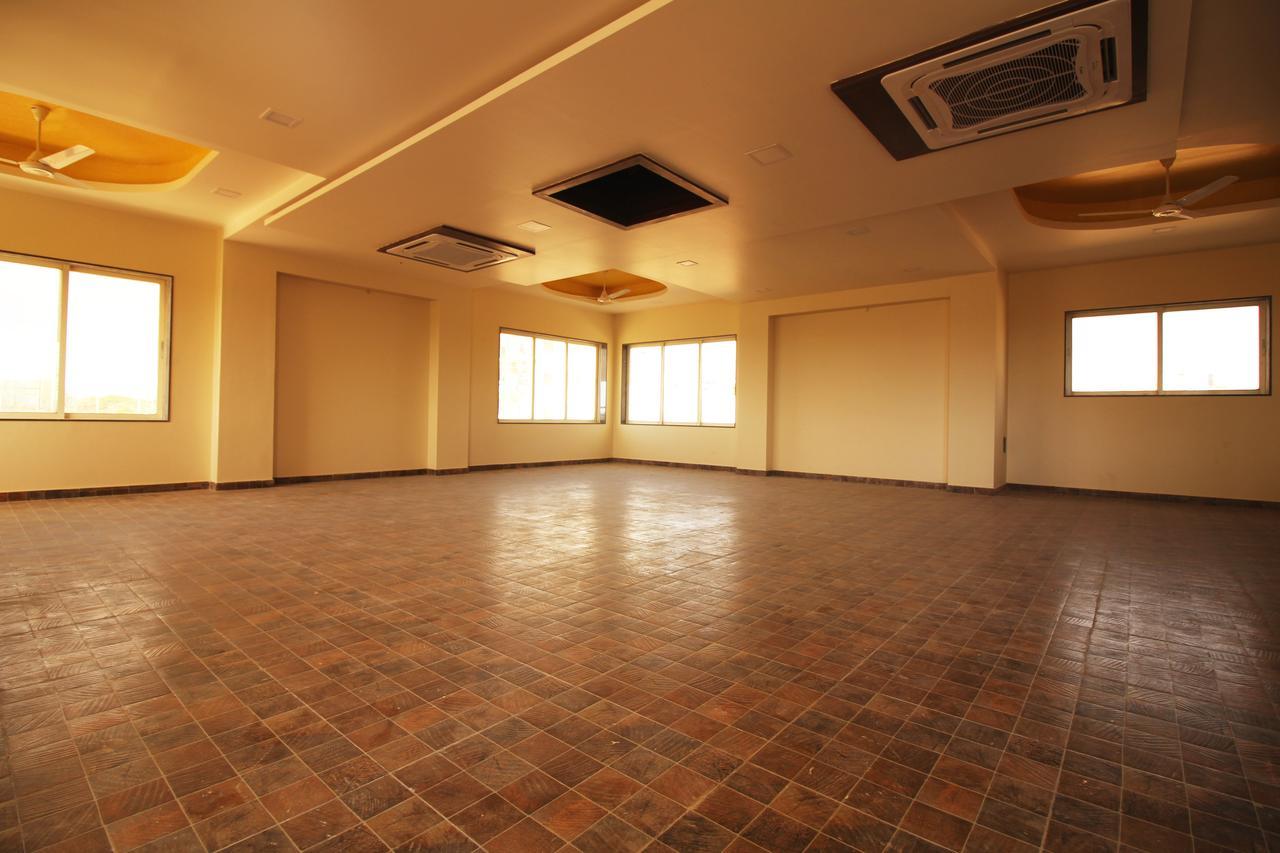Hotel Vraj Inn Dwārka エクステリア 写真