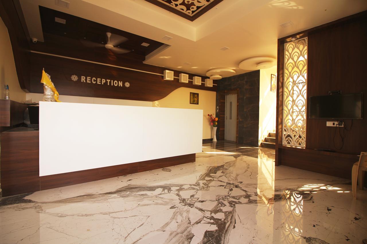 Hotel Vraj Inn Dwārka エクステリア 写真