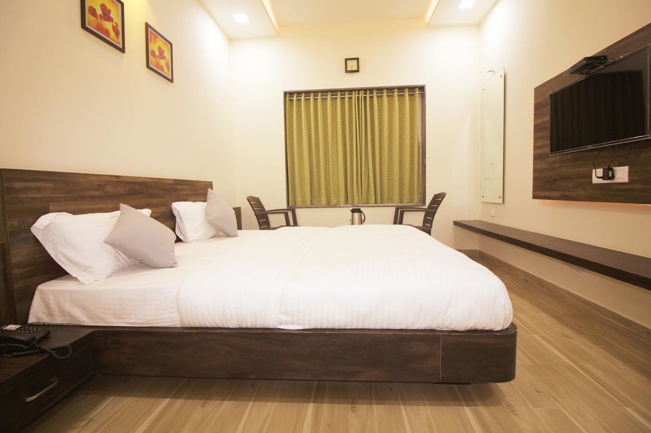 Hotel Vraj Inn Dwārka エクステリア 写真