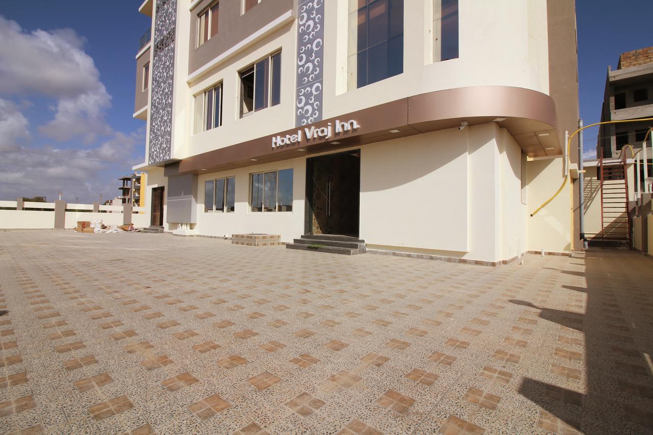Hotel Vraj Inn Dwārka エクステリア 写真