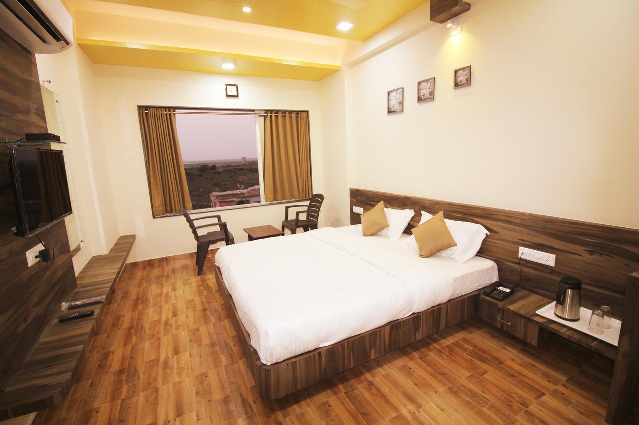 Hotel Vraj Inn Dwārka エクステリア 写真