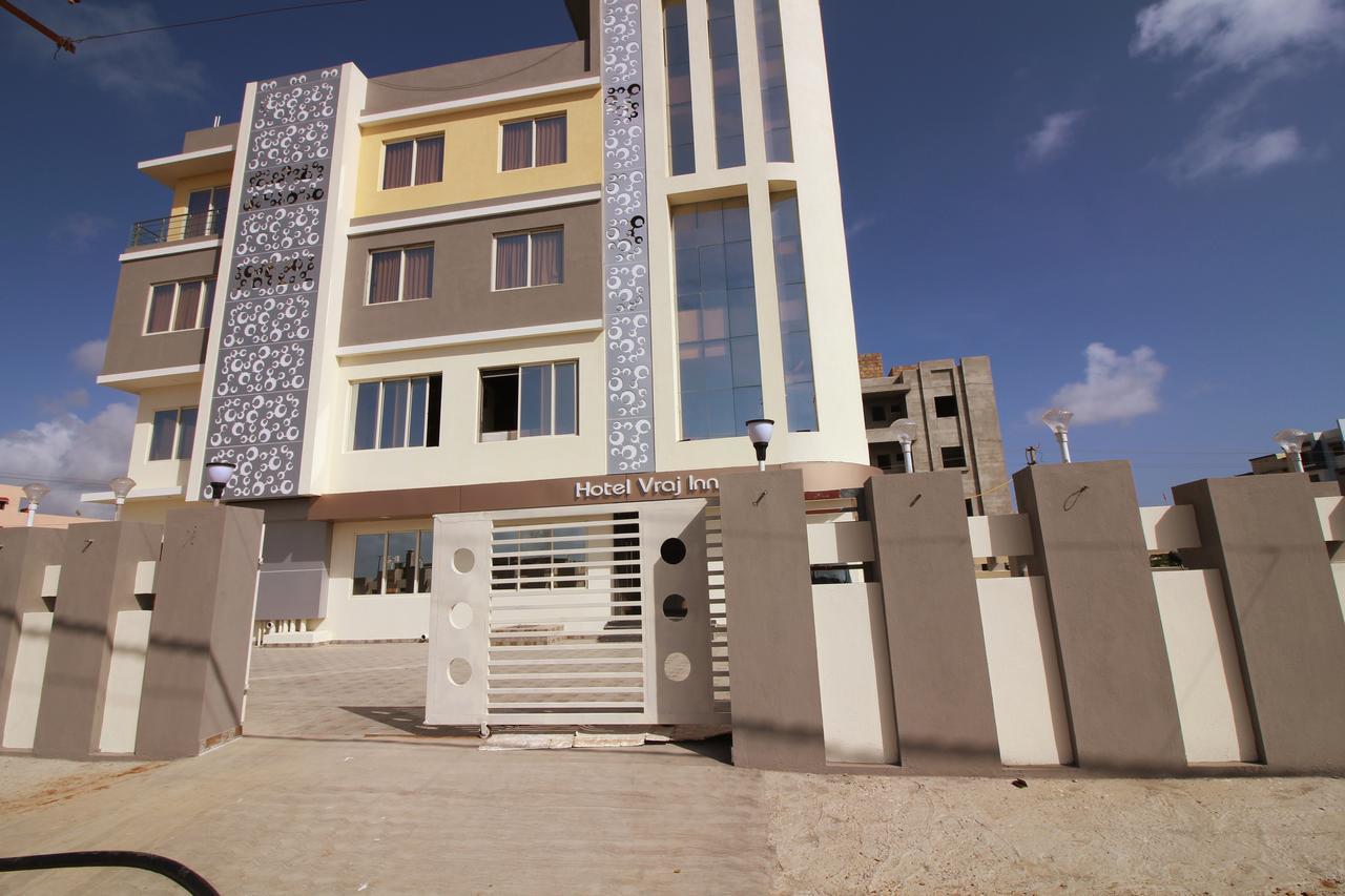 Hotel Vraj Inn Dwārka エクステリア 写真