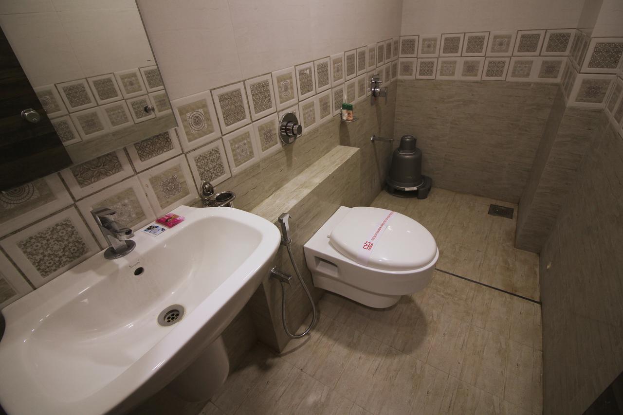 Hotel Vraj Inn Dwārka エクステリア 写真