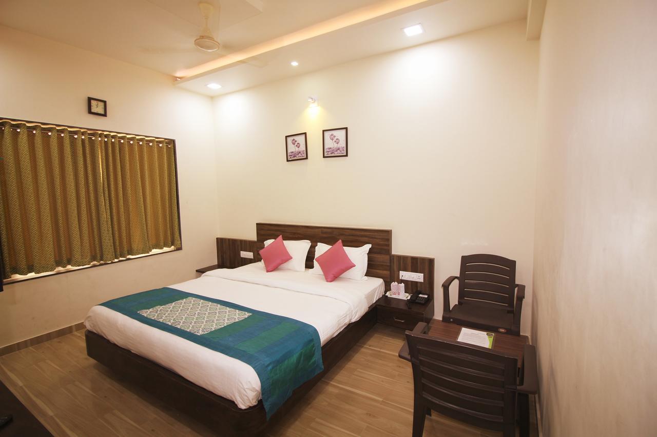 Hotel Vraj Inn Dwārka エクステリア 写真