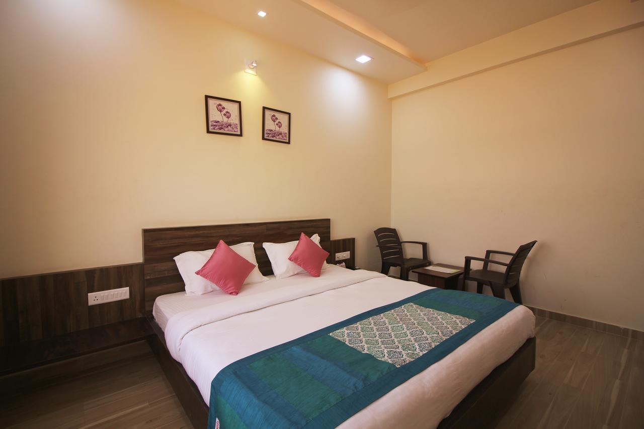 Hotel Vraj Inn Dwārka エクステリア 写真